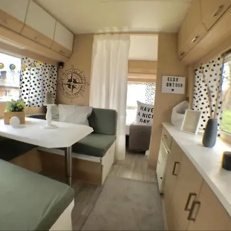 Magnifique Caravane à louer Camping *